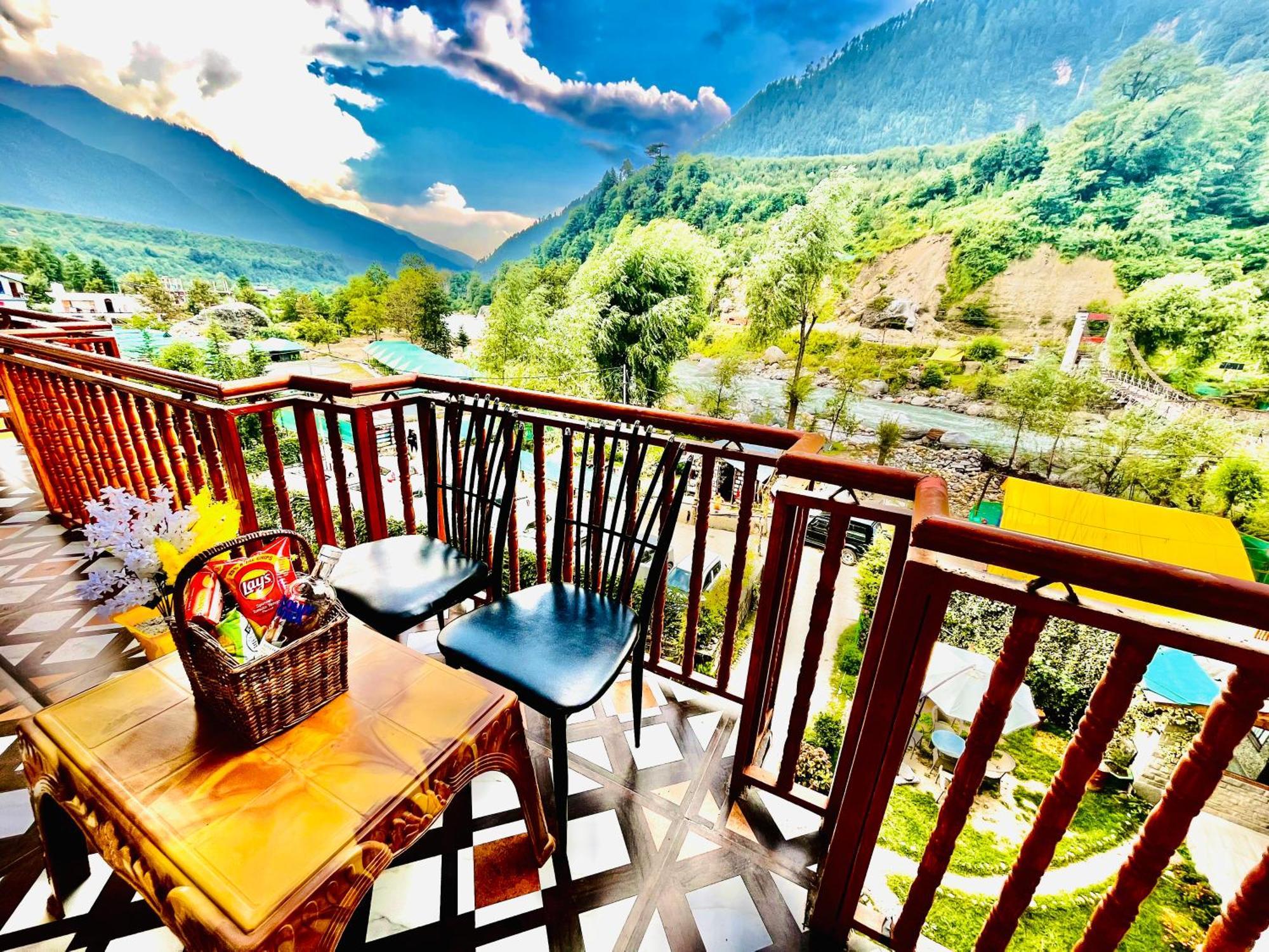 Himalayan Fort Resort, Manali - ! Riverside Property !! Big Lawn With Bonfire !! Best Selling !! Scenic River & Mountais View !! Big Parking !! Luxury Balcony Rooms !! Playing Zone !! Property Of The Year ! M 98160-43600 エクステリア 写真