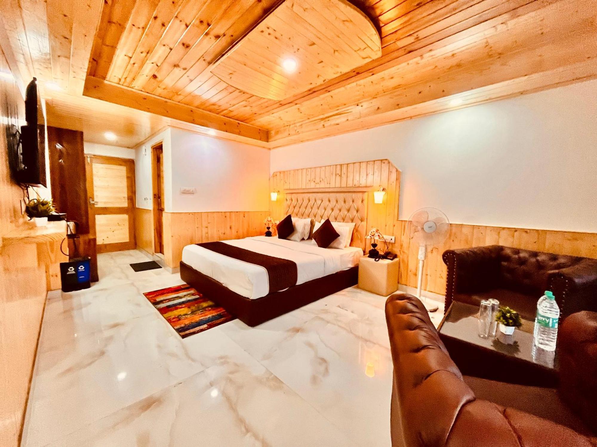 Himalayan Fort Resort, Manali - ! Riverside Property !! Big Lawn With Bonfire !! Best Selling !! Scenic River & Mountais View !! Big Parking !! Luxury Balcony Rooms !! Playing Zone !! Property Of The Year ! M 98160-43600 エクステリア 写真