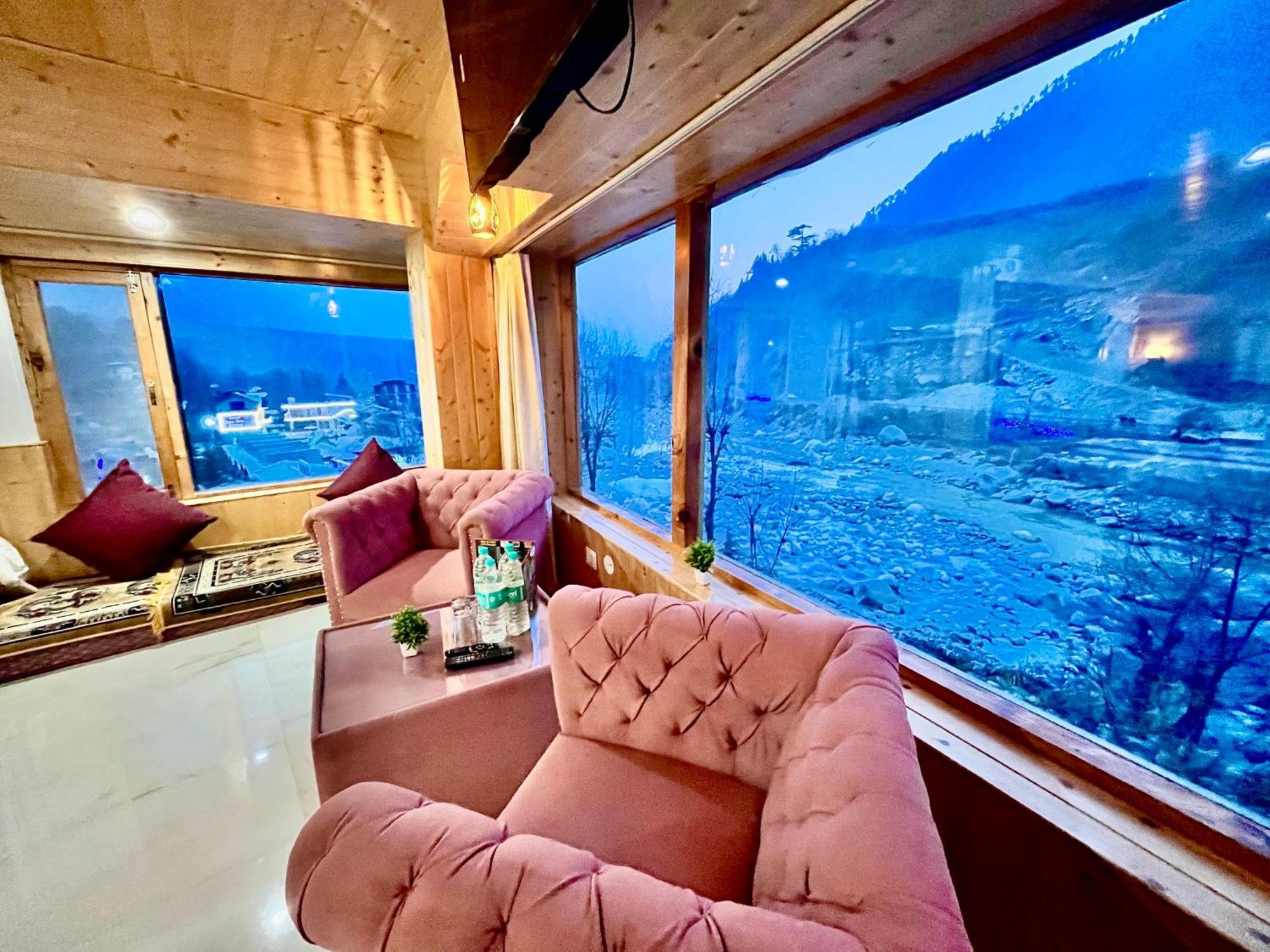 Himalayan Fort Resort, Manali - ! Riverside Property !! Big Lawn With Bonfire !! Best Selling !! Scenic River & Mountais View !! Big Parking !! Luxury Balcony Rooms !! Playing Zone !! Property Of The Year ! M 98160-43600 エクステリア 写真