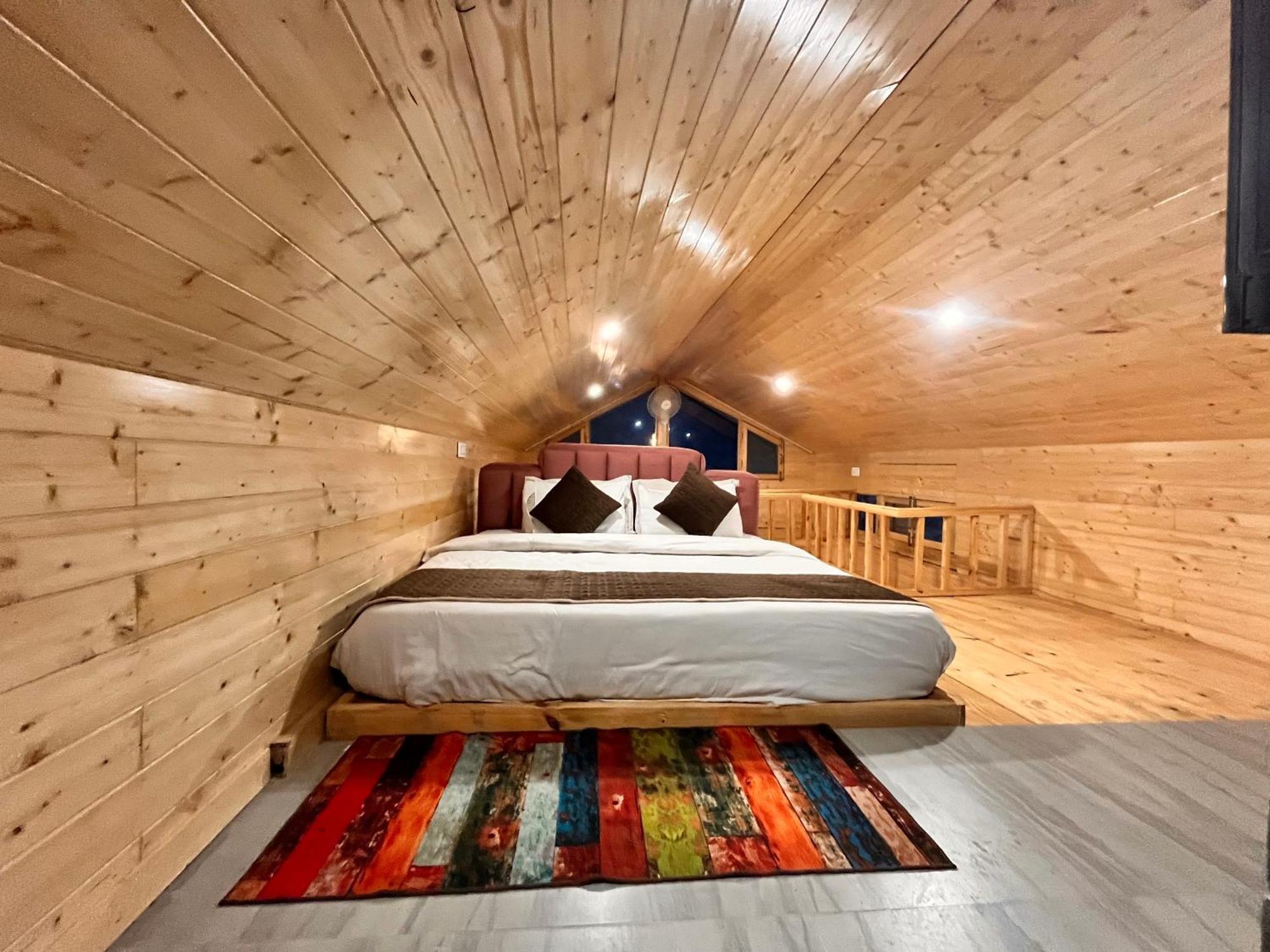 Himalayan Fort Resort, Manali - ! Riverside Property !! Big Lawn With Bonfire !! Best Selling !! Scenic River & Mountais View !! Big Parking !! Luxury Balcony Rooms !! Playing Zone !! Property Of The Year ! M 98160-43600 エクステリア 写真