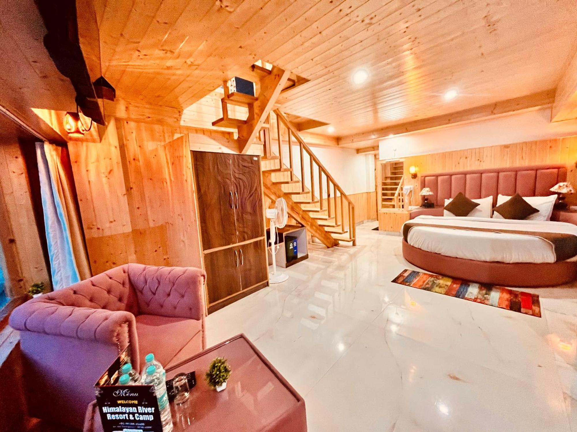 Himalayan Fort Resort, Manali - ! Riverside Property !! Big Lawn With Bonfire !! Best Selling !! Scenic River & Mountais View !! Big Parking !! Luxury Balcony Rooms !! Playing Zone !! Property Of The Year ! M 98160-43600 エクステリア 写真