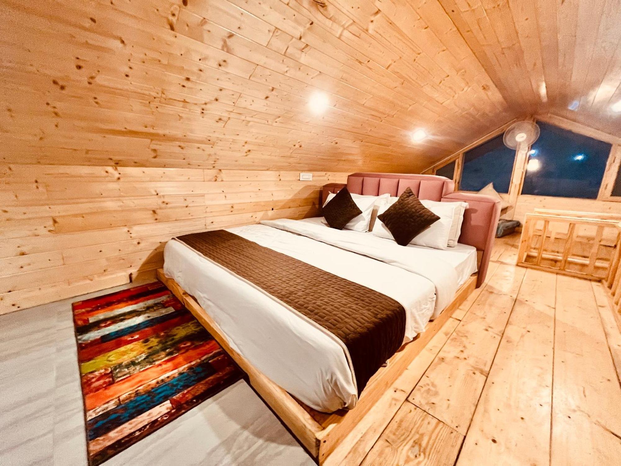 Himalayan Fort Resort, Manali - ! Riverside Property !! Big Lawn With Bonfire !! Best Selling !! Scenic River & Mountais View !! Big Parking !! Luxury Balcony Rooms !! Playing Zone !! Property Of The Year ! M 98160-43600 エクステリア 写真