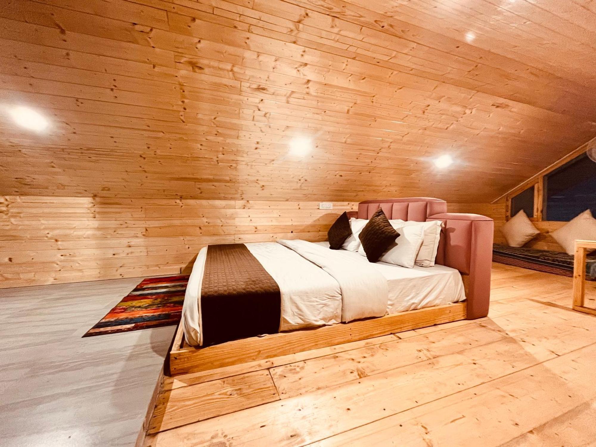 Himalayan Fort Resort, Manali - ! Riverside Property !! Big Lawn With Bonfire !! Best Selling !! Scenic River & Mountais View !! Big Parking !! Luxury Balcony Rooms !! Playing Zone !! Property Of The Year ! M 98160-43600 エクステリア 写真